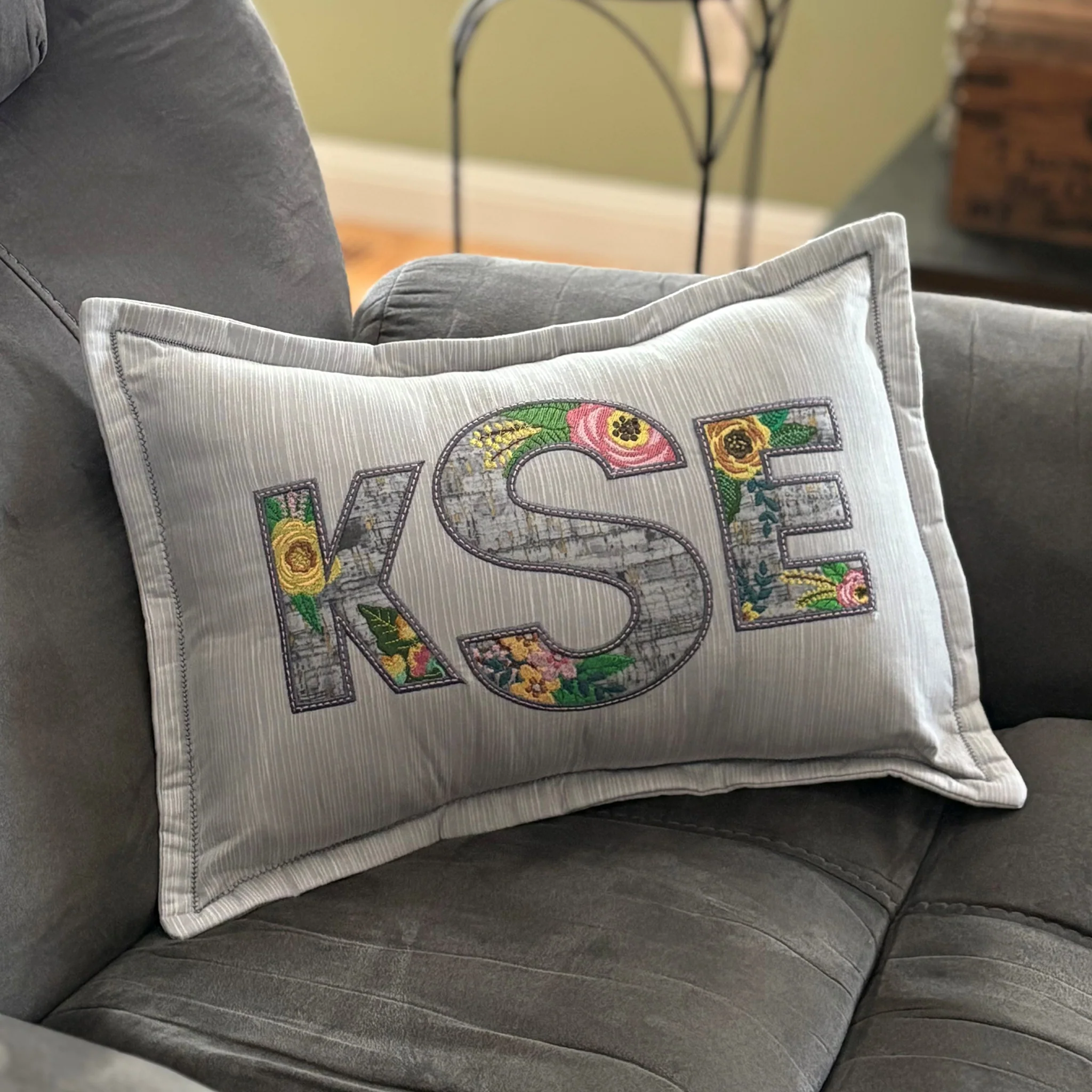 Babylock Reflection Embroidery Machine with FREE Bundle - Image 10