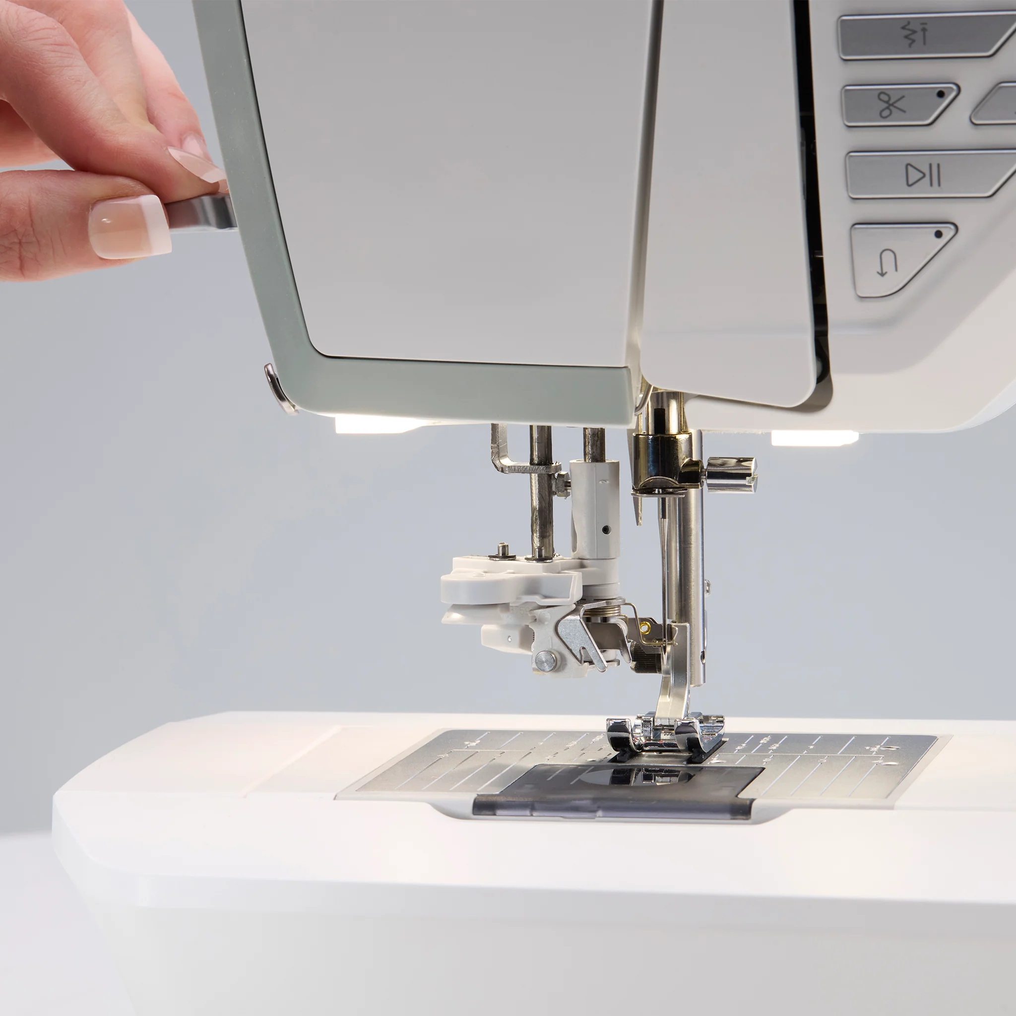 Husqvarna Viking Topaz 55Q Sewing Machine - Image 11