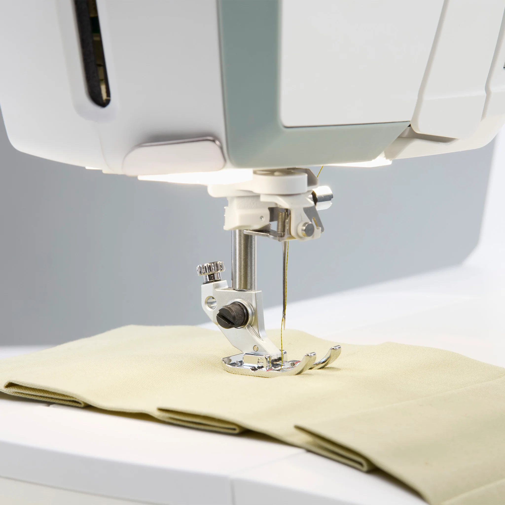 Husqvarna Viking Topaz 55Q Sewing Machine - Image 13