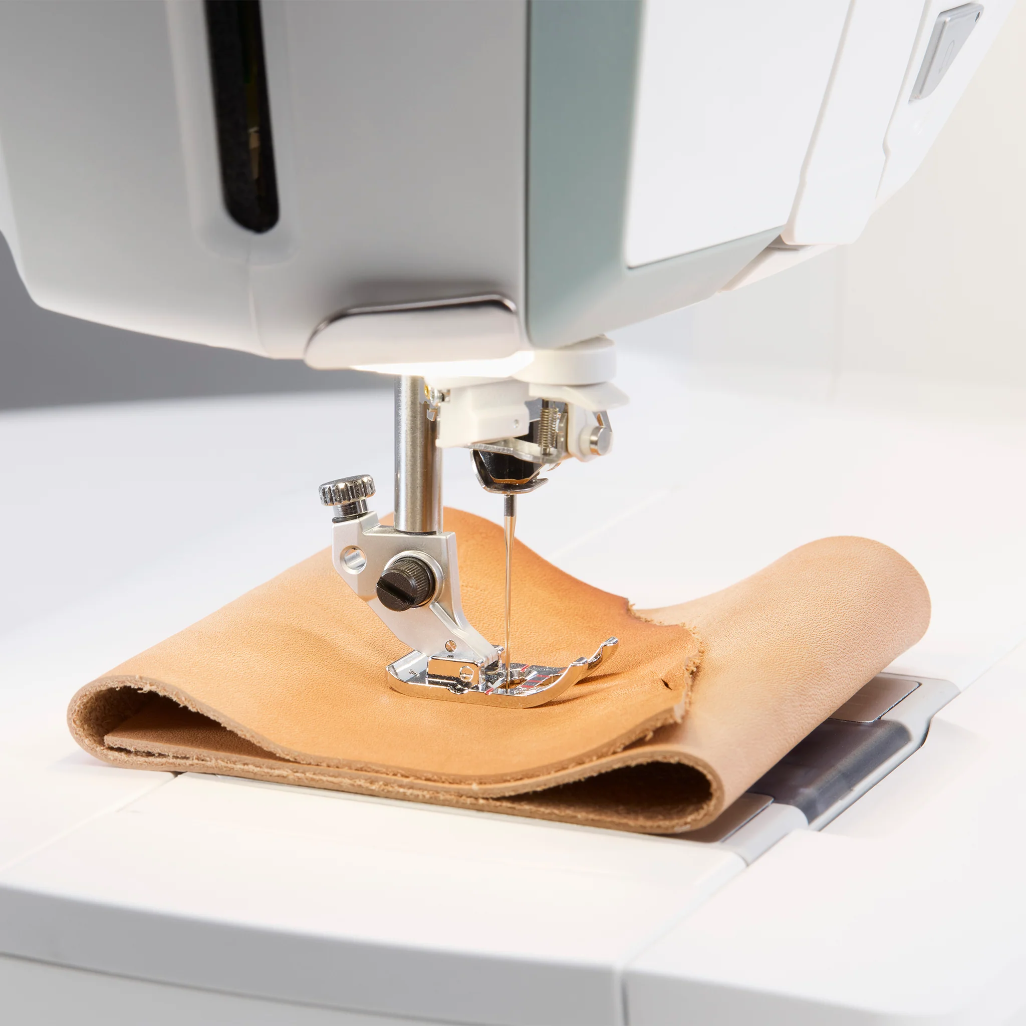 Husqvarna Viking Topaz 55Q Sewing Machine - Image 14