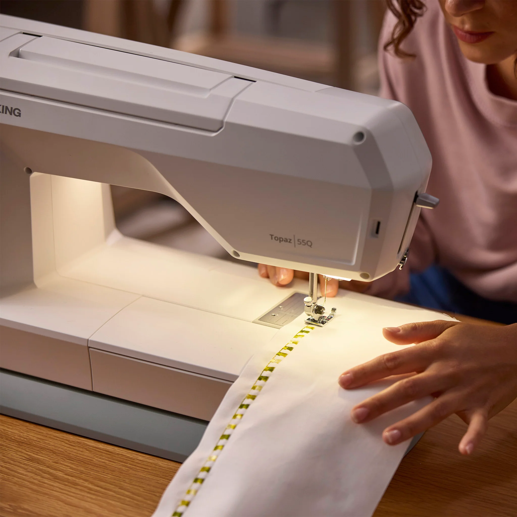Husqvarna Viking Topaz 55Q Sewing Machine - Image 19