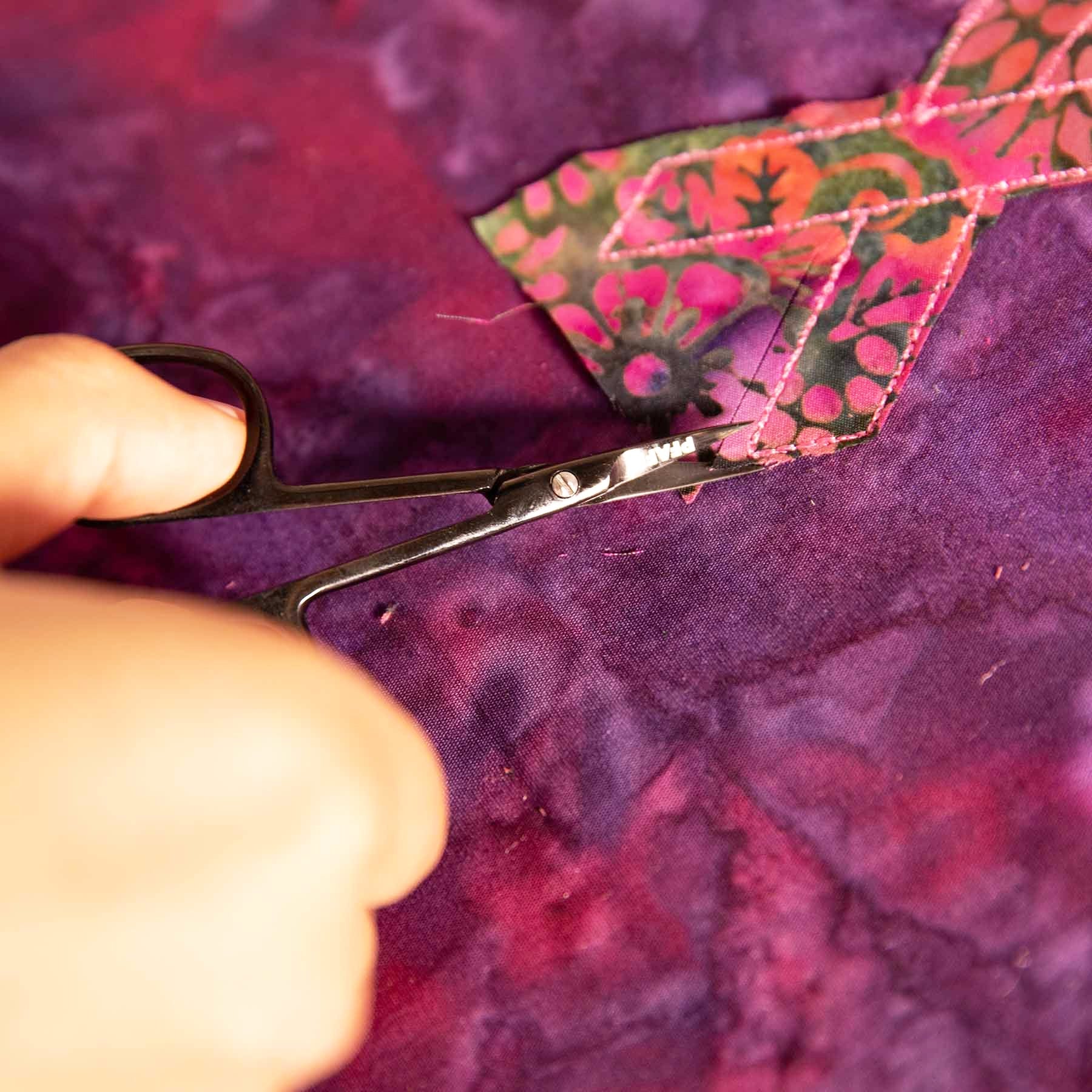 Pfaff 3.5" Curved Embroidery Scissors - Image 3