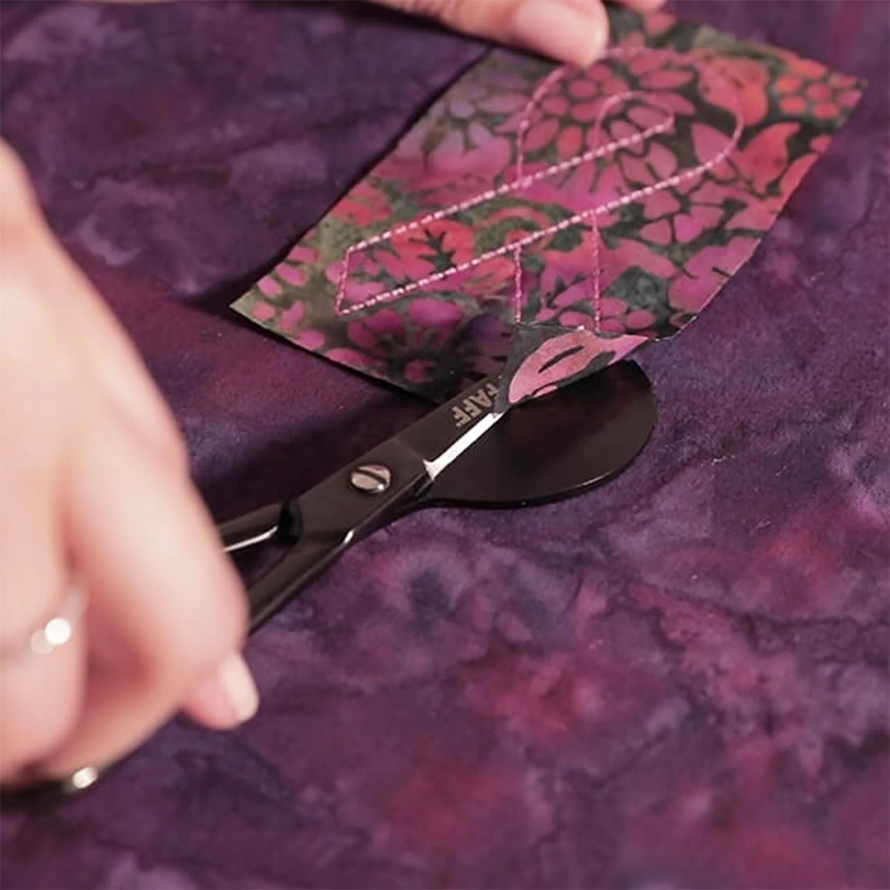 Pfaff 6" Applique Duckbill Scissors (Right-handed) - Image 3