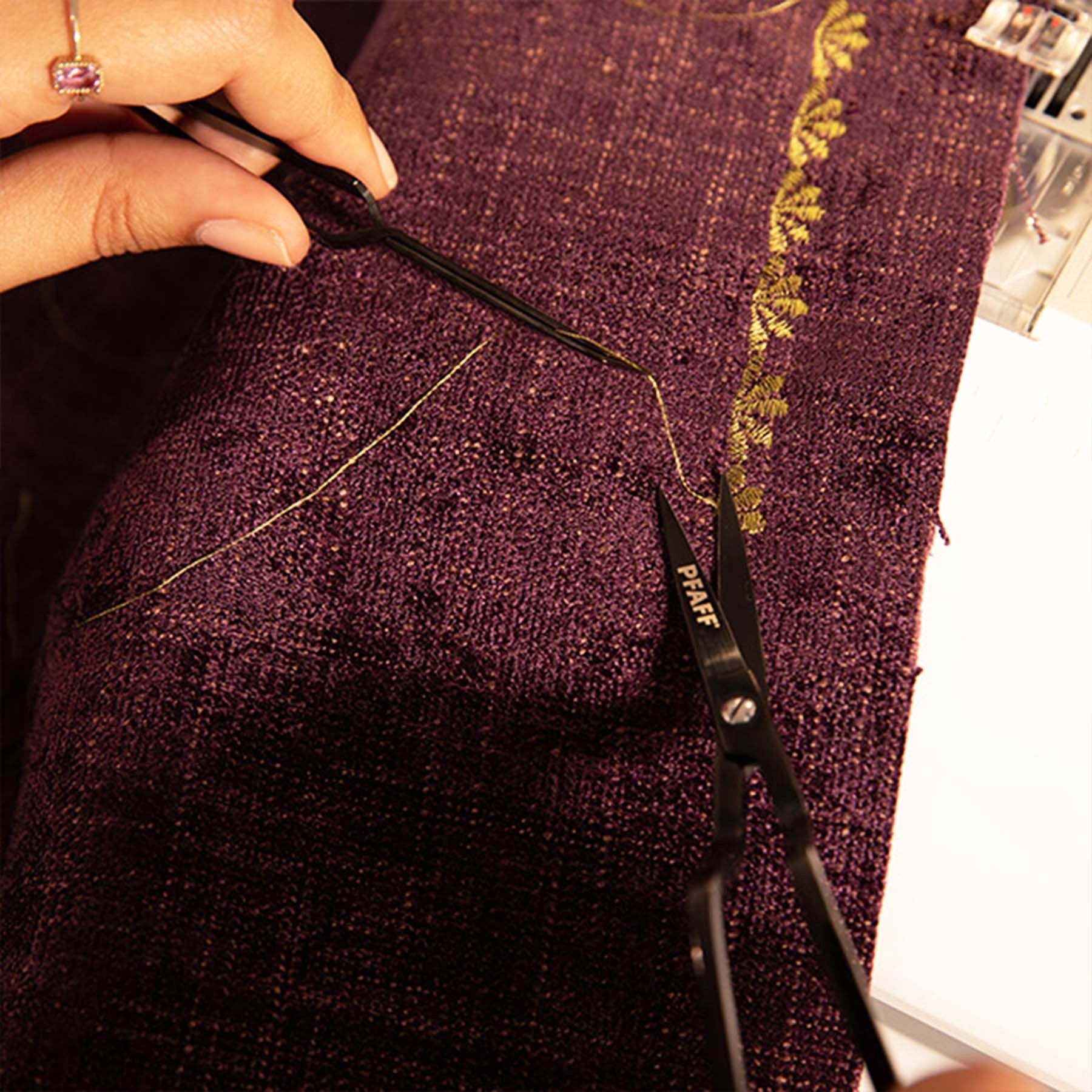 Pfaff 6" Double-Curved Embroidery Scissors - Image 4