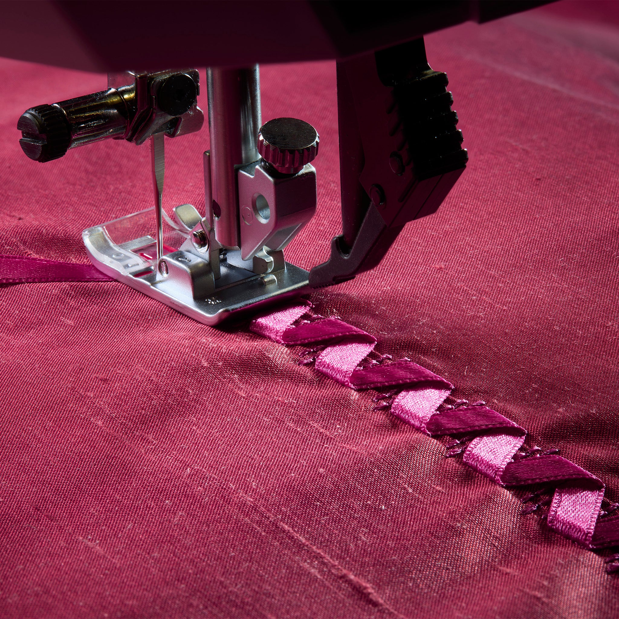 Pfaff Expression 715 Computerized Sewing Machine - Image 11